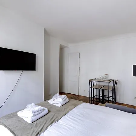 Bluestay 853 - Superb * Paris