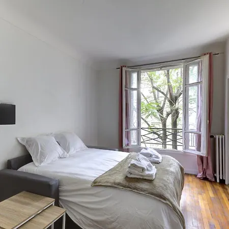 Bluestay 853 - Superb * Paris