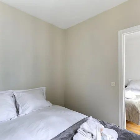 Bluestay 853 - Superb * Paris